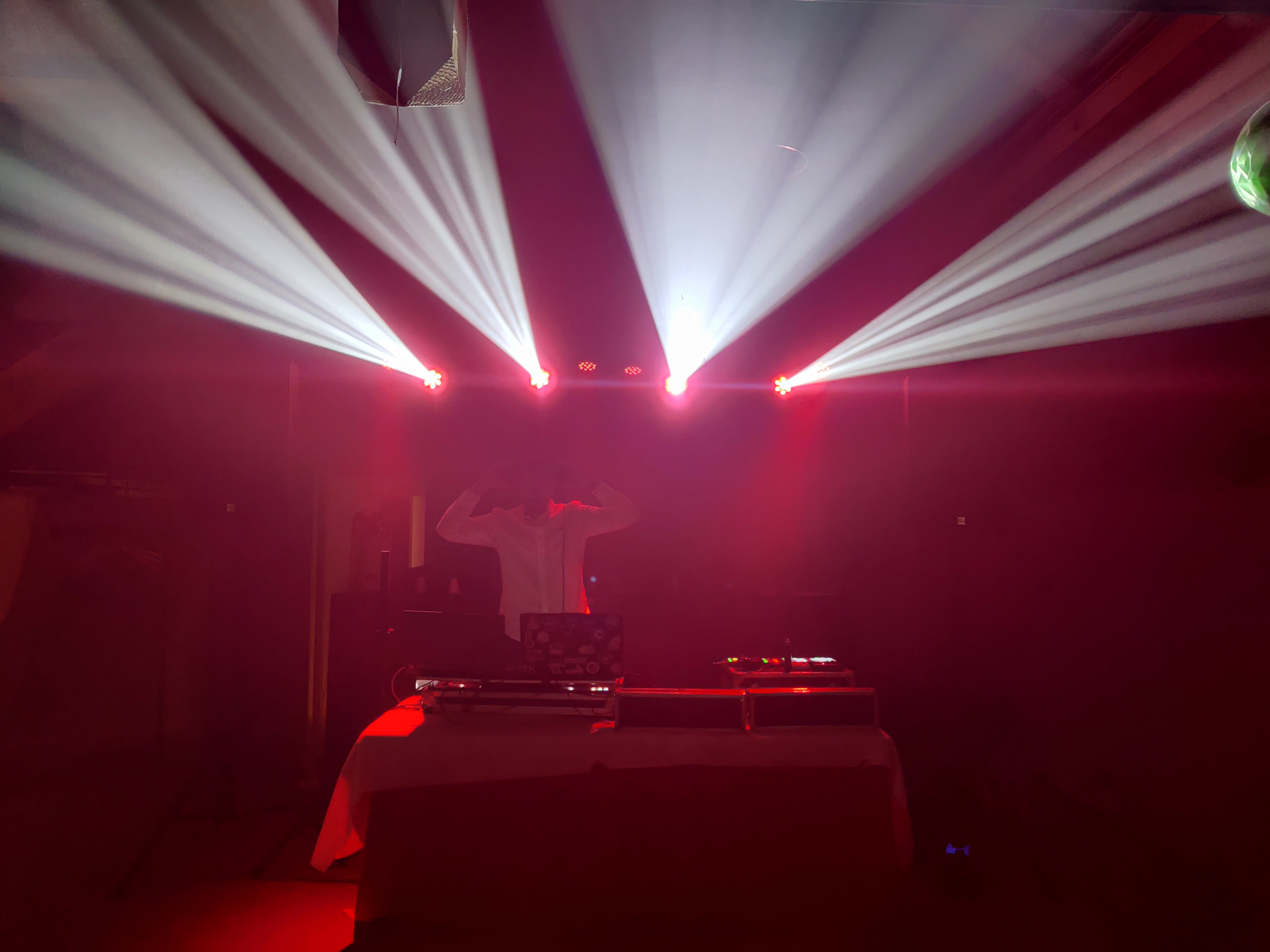 Photo de sonorisation et lumière pour un mariage au Jas du Camper en Aveyron