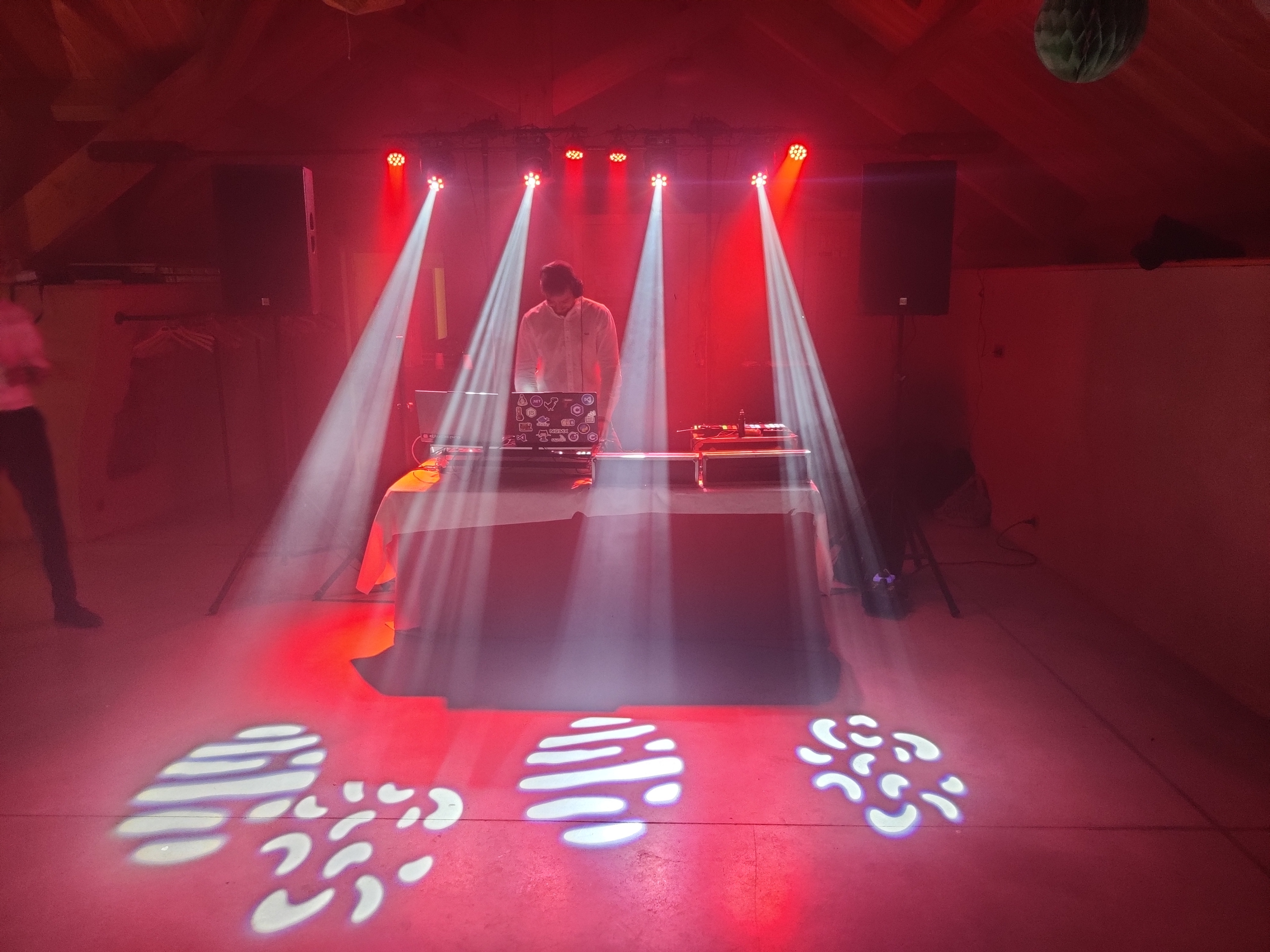Photo de sonorisation et lumière pour un mariage au Jas du Camper en Aveyron